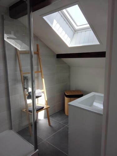 Bel appartement avec vue sur le lac .