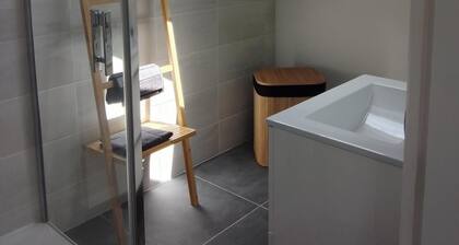 Bel appartement avec vue sur le lac .