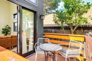 Outdoor dining - Bay Area Apt w/ Patio: Near Parks & Hiking! (Pinole)