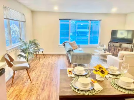 Área de sala de estar. The Seattle Haven - Modern Suites