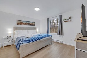4 bedrooms, desk, iron/ironing board, travel cot