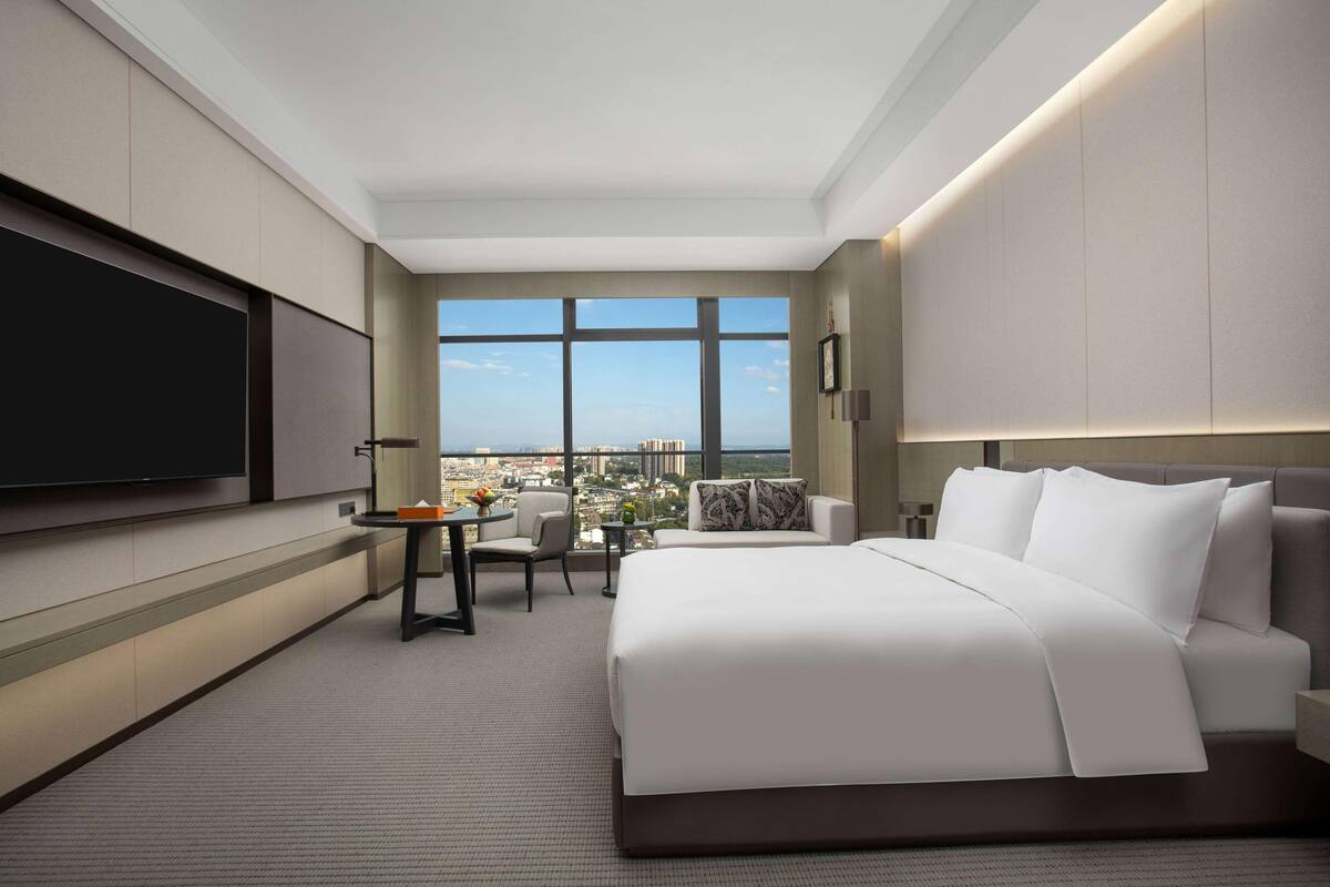 Minibar, in-room safe, blackout curtains, iron/ironing board