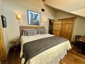 4 bedrooms, desk, iron/ironing board, WiFi - Luxurious Condo - New Construction in Angel Fire (Angel Fire)