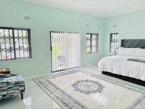 4 habitaciones, tabla de planchar con plancha y wifi gratis 