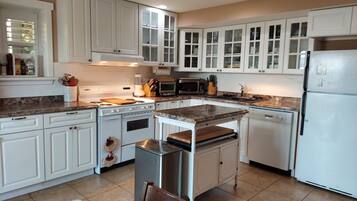 Micro-ondas, fogão, cooktop, lava-louças