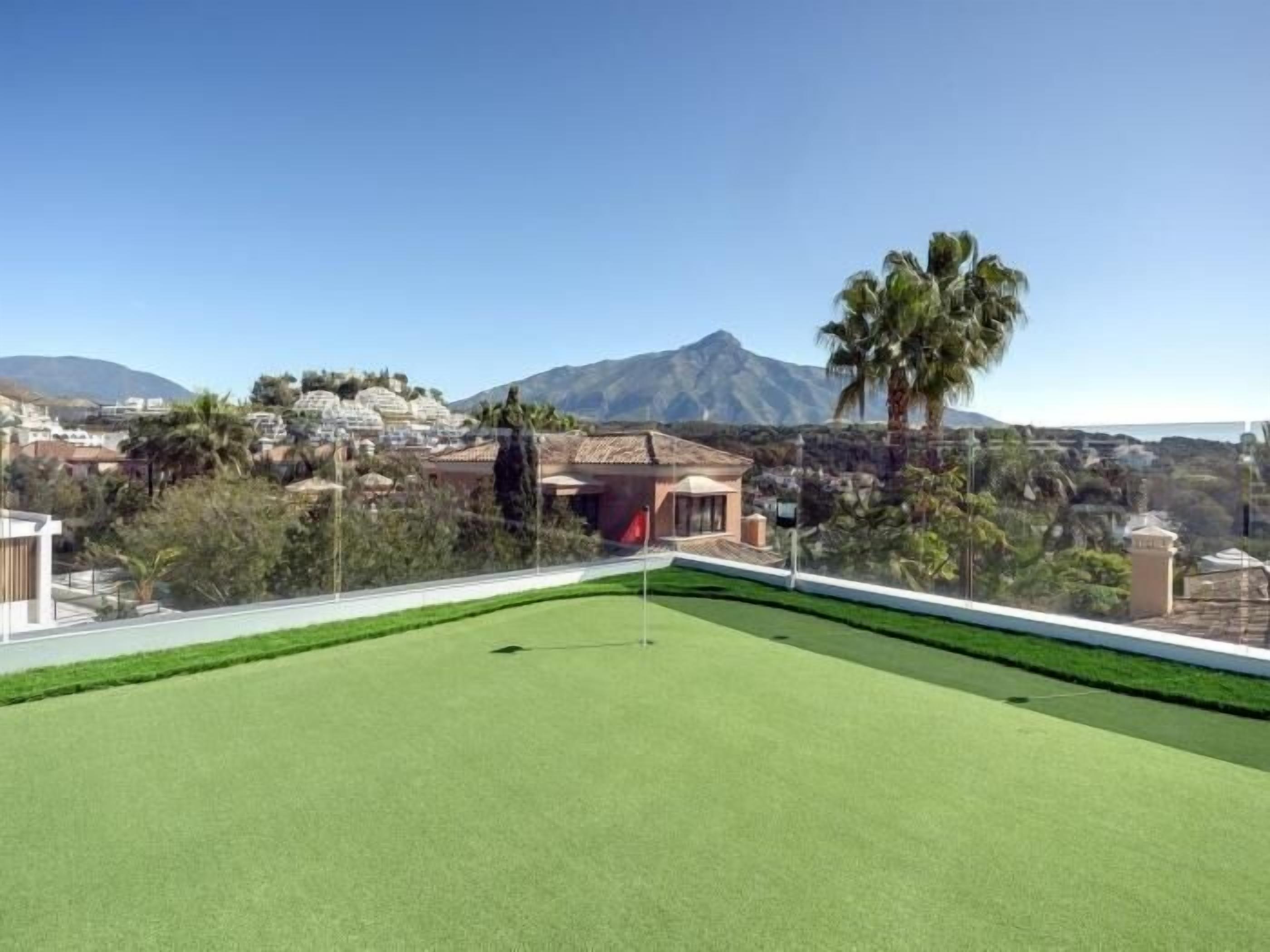 Foto - Luxury Villa with Breathtaking Views in Marbella By Lodgerstrip