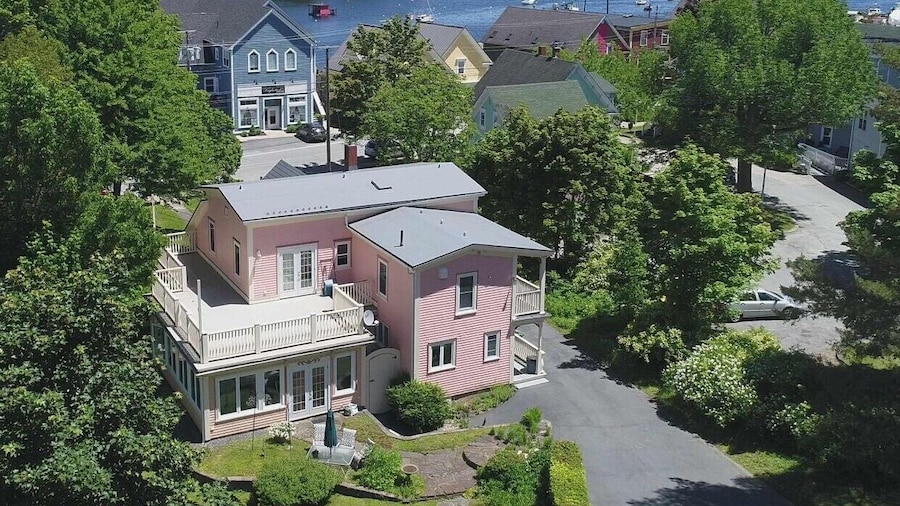 Miller House By the Bay