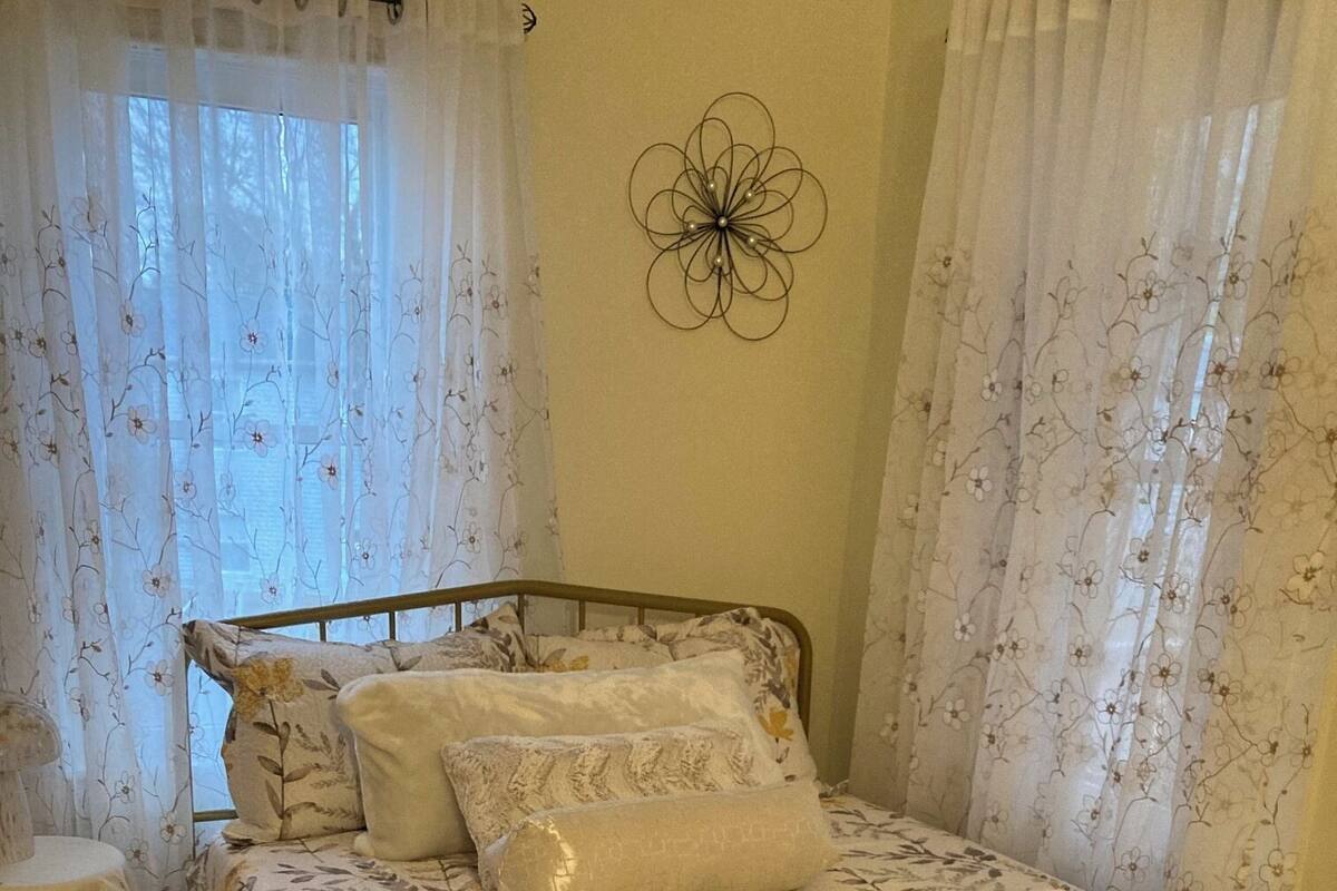 Kamar Comfort, pemandangan kota | Seprai premium, Wi-Fi gratis, dan seprai linen