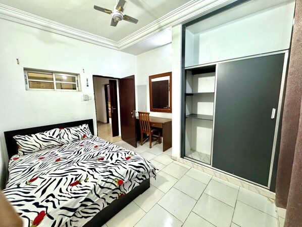 3 quartos, escrivaninha, Wi-Fi de cortesia, roupa de cama