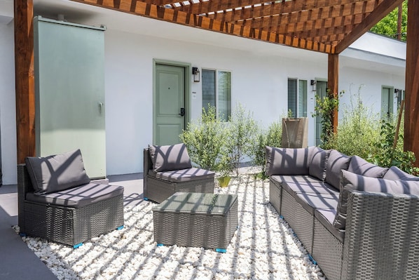 Comfort-Zimmer, 1 Queen-Bett, Nichtraucher | Terrasse/Patio