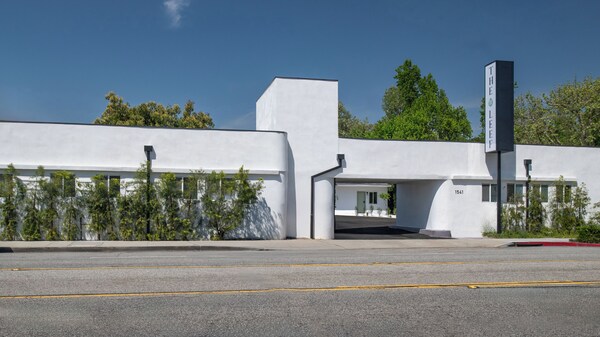 The Leef Hotel - Altadena, CA