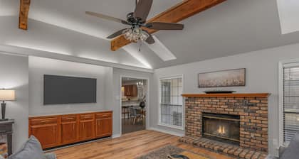 Spacious 3BR Retreat Near Golf Course – Cozy & Convenient Stay in Shreveport!