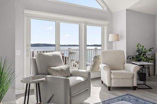 Bayfront Coastal Paradise with Pool