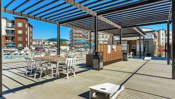 Hồ bơi ngoài trời, mở cửa từ 10:00 đến 22:00, lều miễn phí