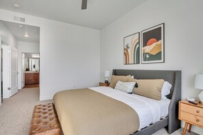 Deluxe-lejlighed - bjergudsigt | 2 soveværelser, premium-sengetøj, skrivebord