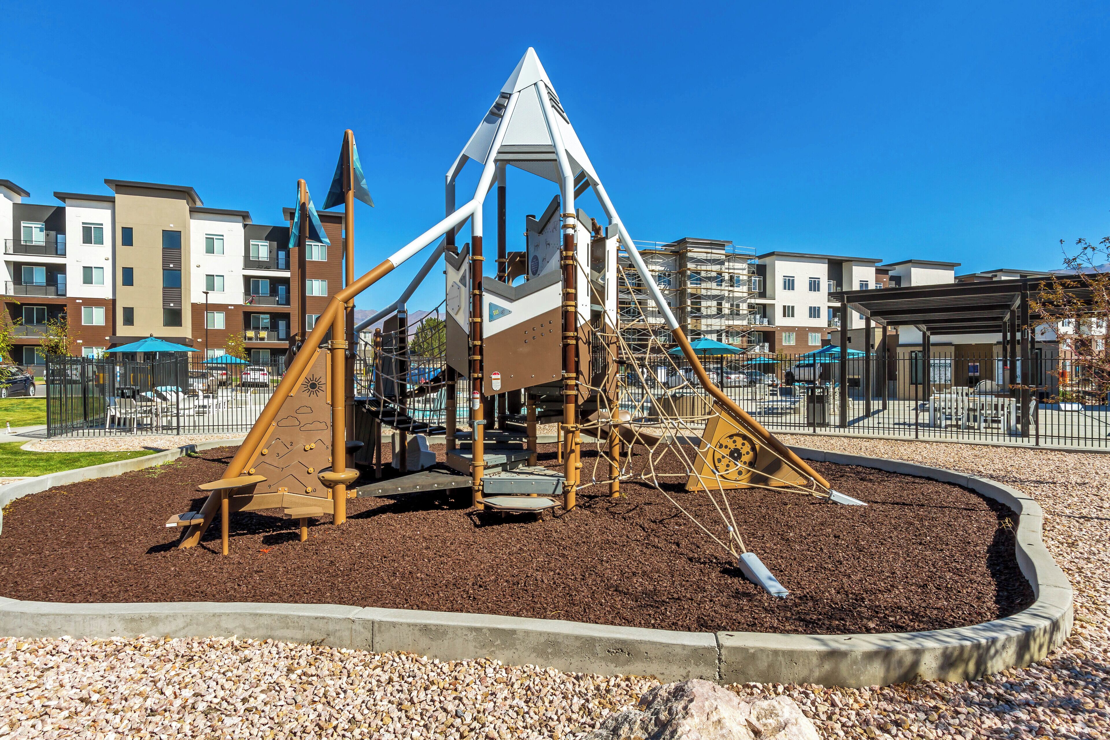 Kawasan main kanak-kanak – terbuka