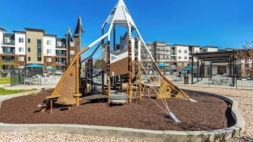 Kawasan main kanak-kanak – terbuka