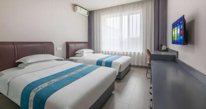Haoyue Business Hotel(Shijiazhuang Tianshanhai World White Buddha Passenger Transport Terminal)