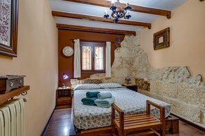 3 bedrooms, iron/ironing board, travel crib, free WiFi