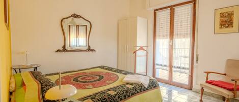 3 chambres, bureau, draps fournis