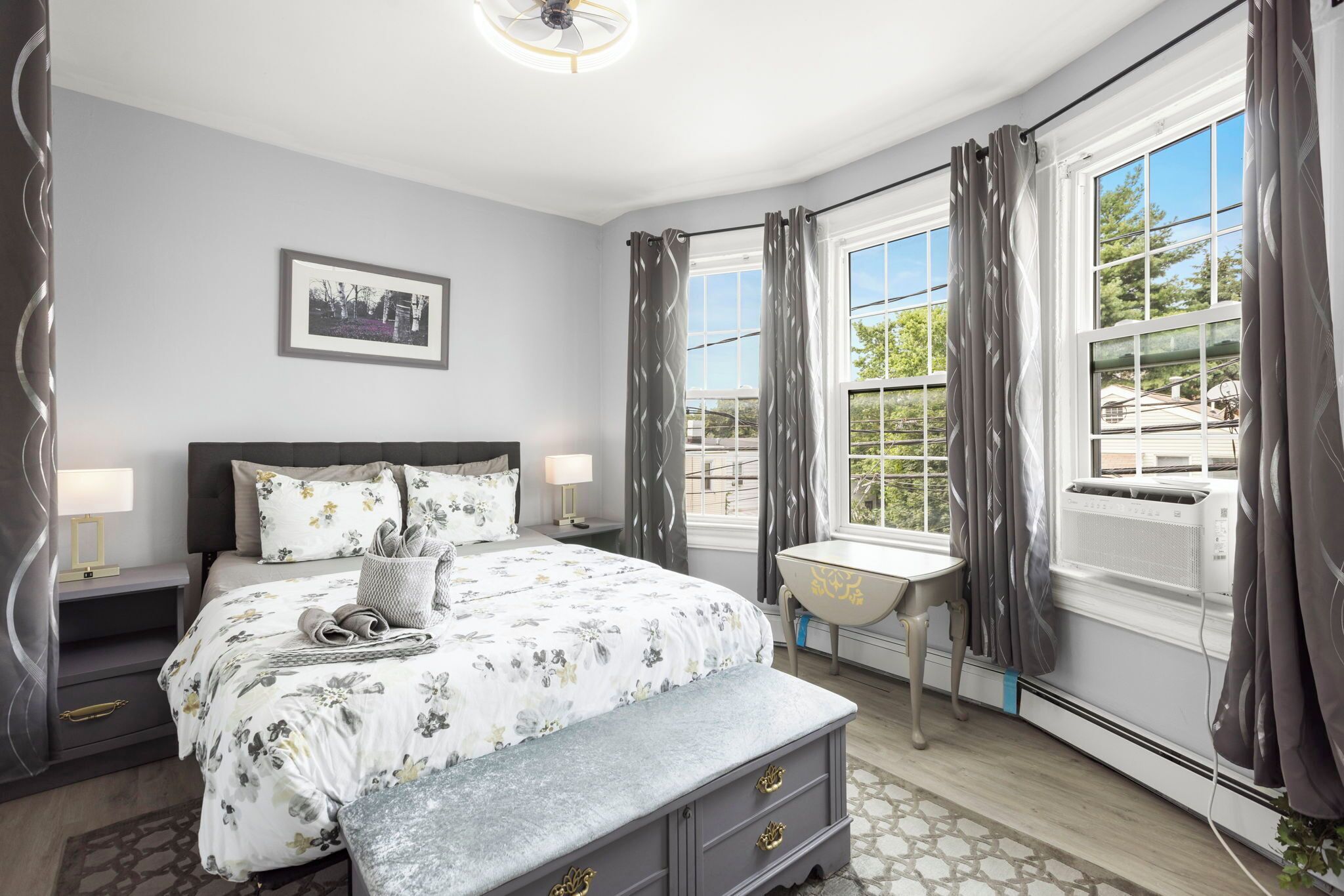 2 bedrooms, desk, iron/ironing board, travel crib