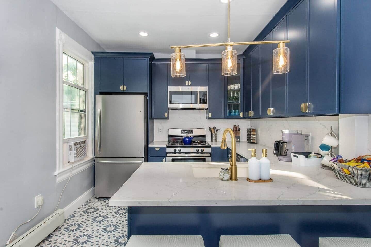 冰箱、微波炉、烤箱、炉灶