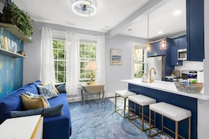 Smart TV - 2BR Near PATH • Free Parking • NYC Access (Jersey City)