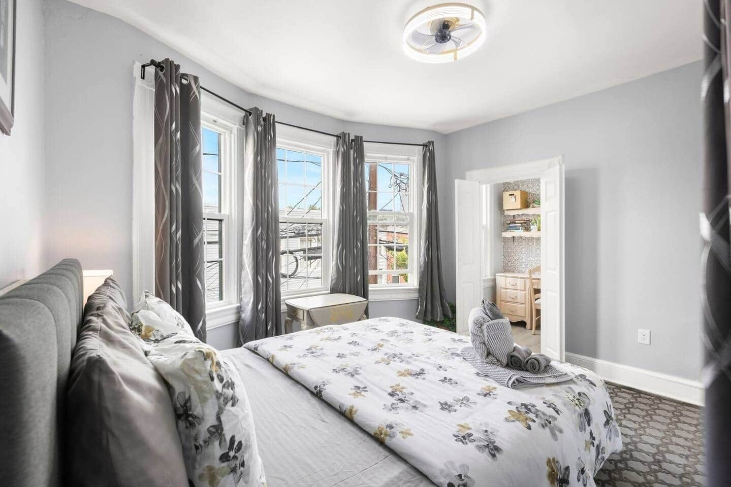 2 多间卧室、办公桌、熨斗/熨衣板、免费 WiFi