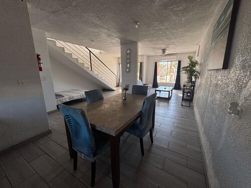 Shoreline Condo 5 Desert Oasis, Free Wifi, Cool A/C