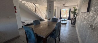 Shoreline Condo 5 Desert Oasis, Free Wifi, Cool A/C