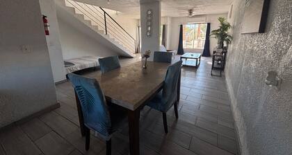 Shoreline Condo 5 Desert Oasis, Free Wifi, Cool A/C