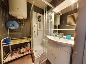 Apartment | Bathroom