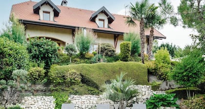 Villa with pool, mountain views, 20 minutes from Lake Annecy