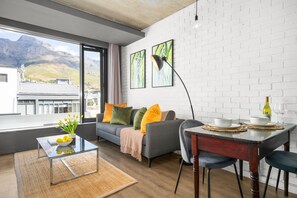 Smart TV - The Wex 620 - Studio Apartment, Sleeps 2 (Cape Town)