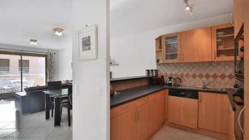 KylskÄp, mikrovÄgsugn, ugn och spishÀll