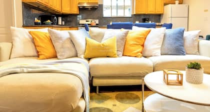 Eclectic Tech and Family Friendly with Gaming 5 min Walk to Meta in Menlo Park
