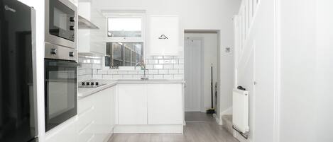 獨棟房屋 | 私人廚房 | 電冰箱、微波爐、烤箱、爐台
