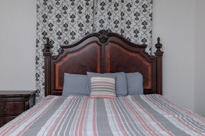 3 Schlafzimmer, Schreibtisch, Bügeleisen/Bügelbrett, kostenloses WLAN