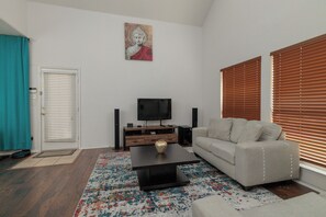 スマートテレビ、書斎 / ワークスペース