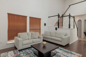 スマートテレビ、書斎 / ワークスペース