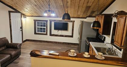 Ledgestone Farms- Cozy Hideaway