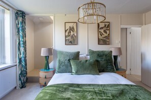 1 bedroom, iron/ironing board, free WiFi - COSY ANNEXE - ROMANTIC ESCAPE | SLEEPS 2 | HOT TUB | BBQ | PATIO | WI-FI | LOG BURNER (Blandford Forum)