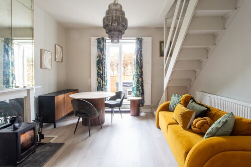 COSY ANNEXE - ROMANTIC ESCAPE | SLEEPS 2 | HOT TUB | BBQ | PATIO | WI-FI | LOG BURNER