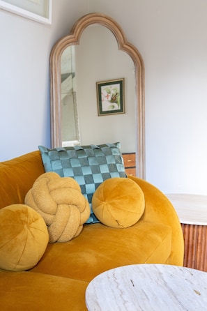 Interior - COSY ANNEXE - ROMANTIC ESCAPE | SLEEPS 2 | HOT TUB | BBQ | PATIO | WI-FI | LOG BURNER (Blandford Forum)