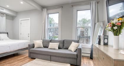 Elegant 2BR Modern Oasis Brand-New Build, Luxe Touches & Lightning-Fast WiFi, AC