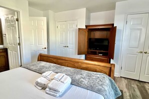 2 bedrooms, iron/ironing board, WiFi, bed sheets