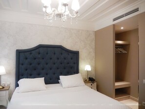 标准双人房或双床房, 度假村景观 | 客房内保险箱、遮光窗帘、免费 WiFi