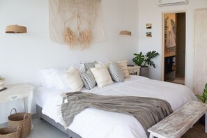 Panoramic Apartment | In-room safe, iron/ironing board, free WiFi