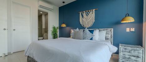 Deluxe Apartment | In-room safe, iron/ironing board, free WiFi