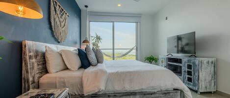 خزنة داخل الغرفة ومكواة/لوح كي وواي فاي مجانًا